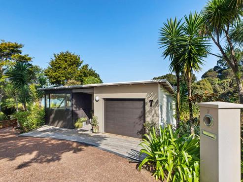 7 Dorothy Road, Laingholm