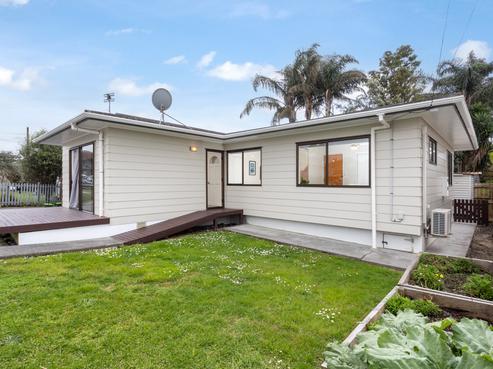 2/18 Gloria Avenue, Te Atatu Peninsula