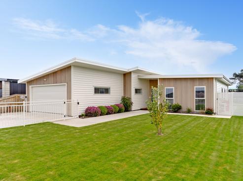 8 Tuatahi Avenue, Solway