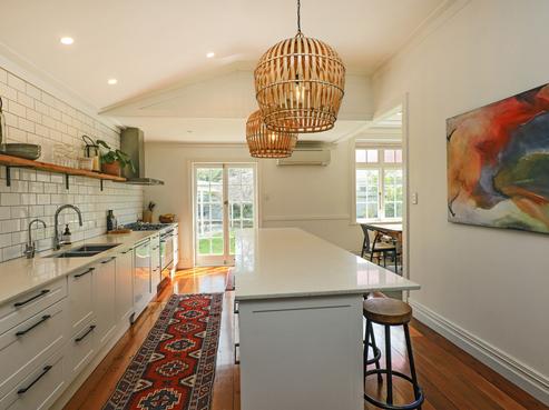 8 Martin Dale, Raureka