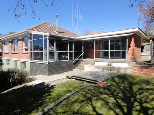 34 Avenue Road, West End