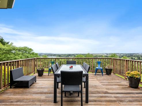 160 Lloyd Road, Riverhead