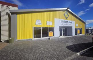 Contemporary bulk retail in Totara Point