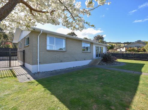 2 Kaira Street, Sawyers Bay