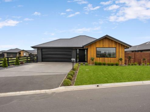 84 Oaks Drive, Lincoln