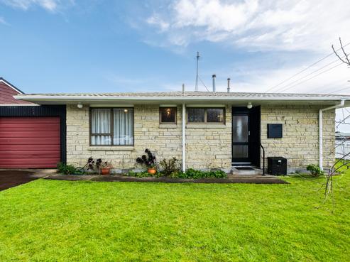 2 Tiverton Crescent, Whalers Gate