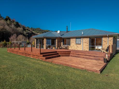 6 Deemac Street, Reefton