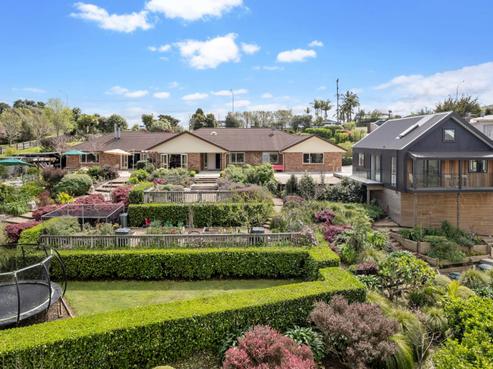 99 Whangaparaoa Road, Red Beach