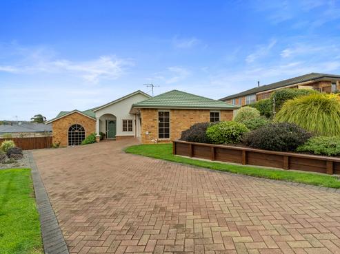 11 Highgrove Drive, Grandview Heights