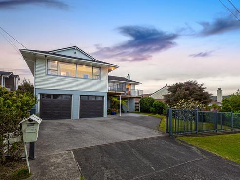 166 Royal Road, Massey