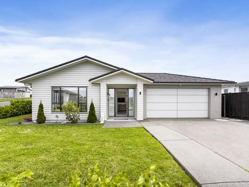 57 Angiangi Crescent, Beachlands