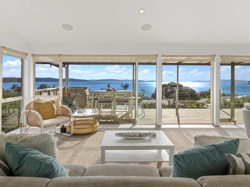 4 Piccadilly Circus, Snells Beach