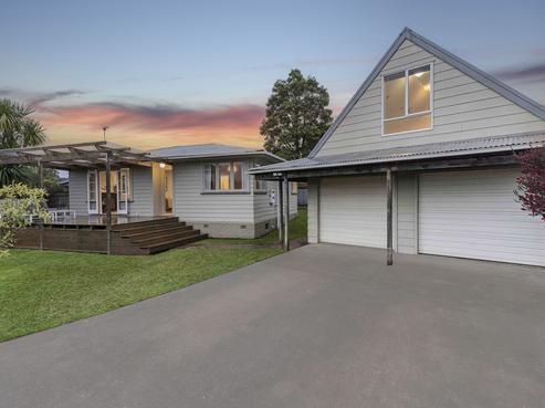 32 Amberley Avenue, Te Atatu South