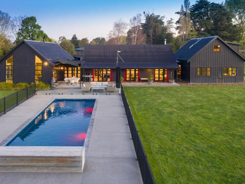 252 Beach Road East, Elgin