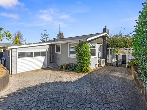 173 Kingswood Road, Brookfield