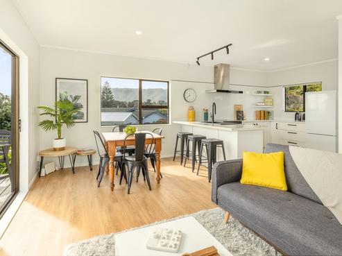 11 Freyberg Crescent, Waikanae Beach