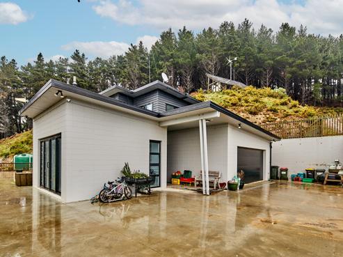 751 Makara Road, Makara
