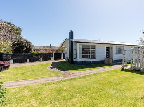 76 Saxbys Road, Deanwell