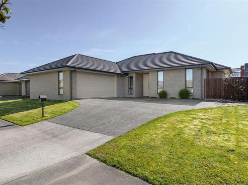 16 Chalgrove Road, Huntington