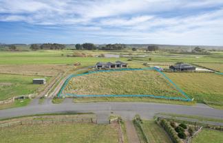 24 Mowhia Grove, Waitarere Beach