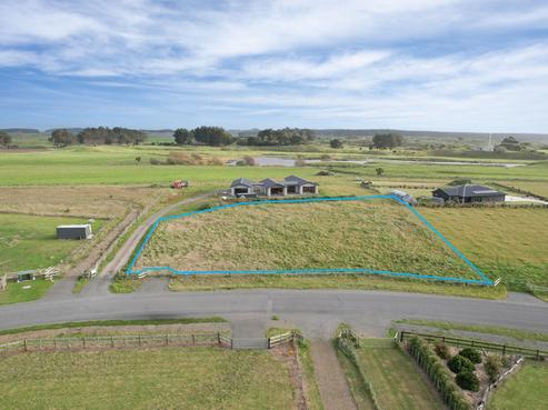24 Mowhia Grove, Waitarere