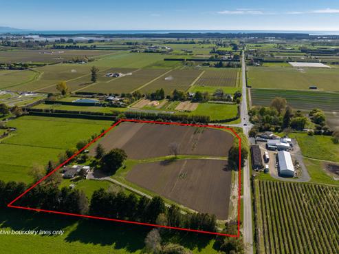 24 Golden Hills Road, Redwood Valley