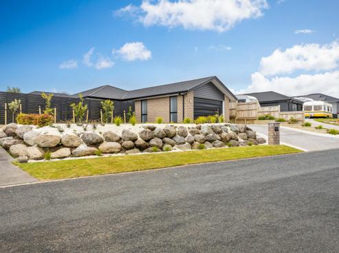 16 Masters Lane, Waitara