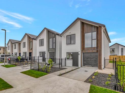31 Paretaiuru Crescent, Papakura