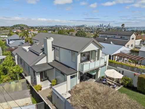39 Williamson Avenue, Belmont