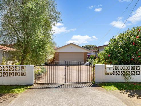 11 Taikata Road, Te Atatu Peninsula