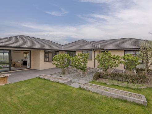 8 Barton Fields Drive, Lincoln