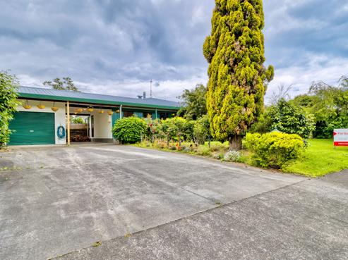 11 Deakin Place, Clive