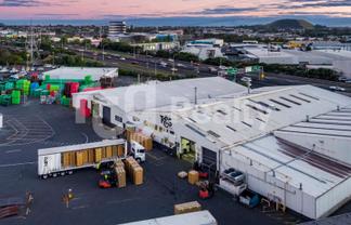 Warehouse, Canopy & Large Yard - With Options