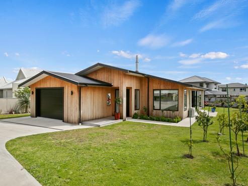 6 Tui Grove, Oakura