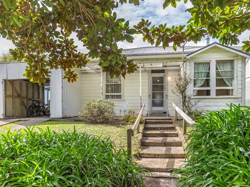 49 Honi Taipua Street, Manakau
