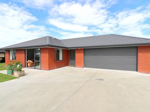 213 Queens Drive, Windsor