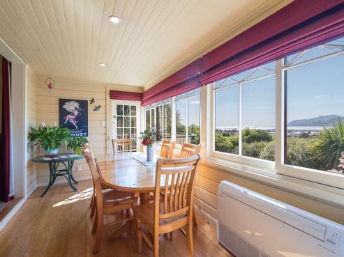 7 Queens Road, Stepneyville