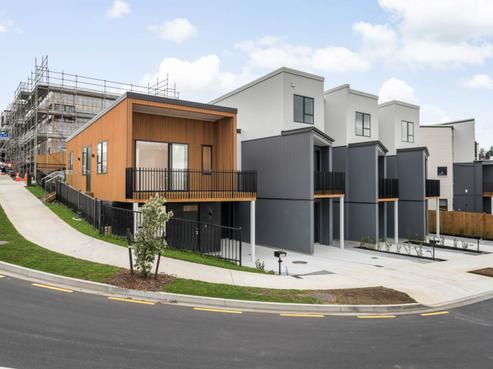 18 Kuaha Road, Massey