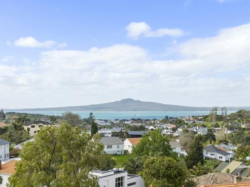 14 Kurahaupo Street, Orakei