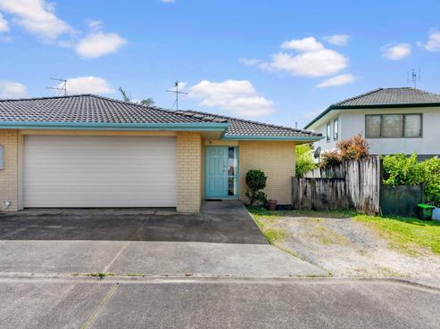 2/7 Marbeth Court, Botany Downs