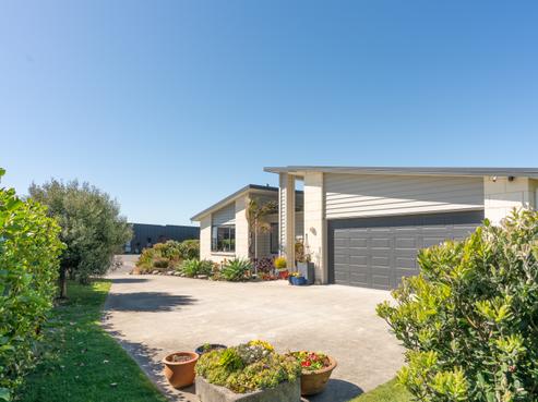 18 Takahe Drive, Paraparaumu Beach