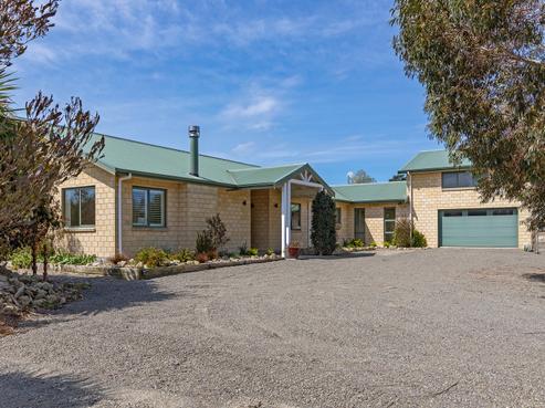1/239 Lake Ferry Road, Martinborough