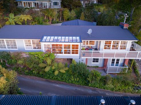 15 Taumaru Avenue, Lowry Bay