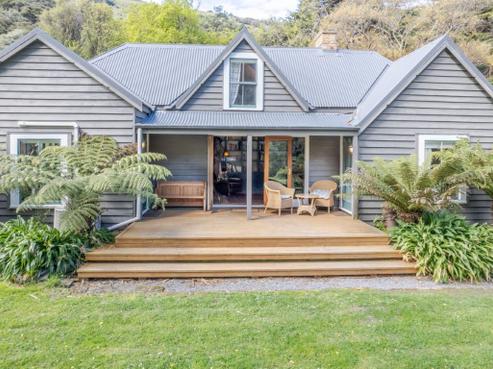 592 Le Bons Bay Road, Le Bons Bay