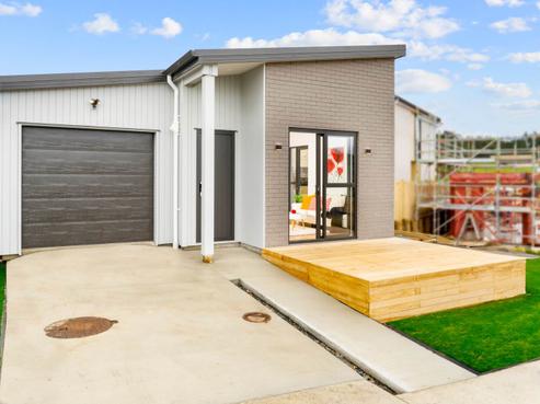 77 Puwha Street, Massey