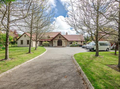 696 Fairview Road, Hadlow