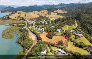 43 Main Road, Tairua