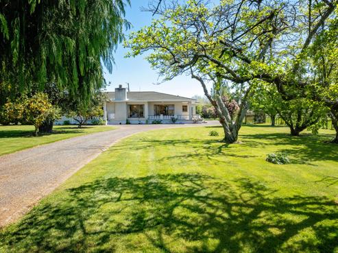 70 Main Road, Clive