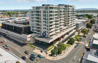 Spectacular hospitality or retail opportunity