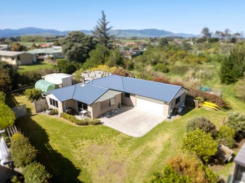 9 Byron Brown Place, Otaki Beach